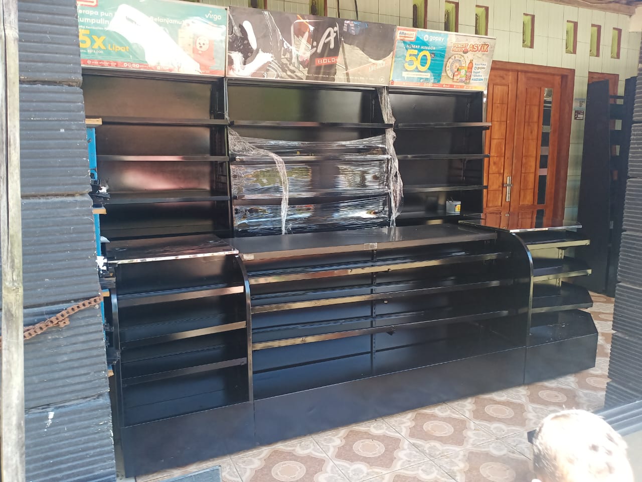 Rak minimarket second berwarna hitam